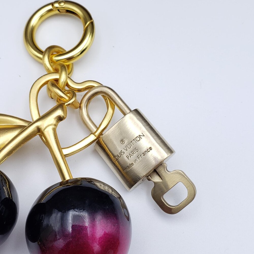 Authentic Louis Vuitton Gold Lock & Key ✨ Bag Charm Unbranded Apple Keychain - Picture 6 of 12